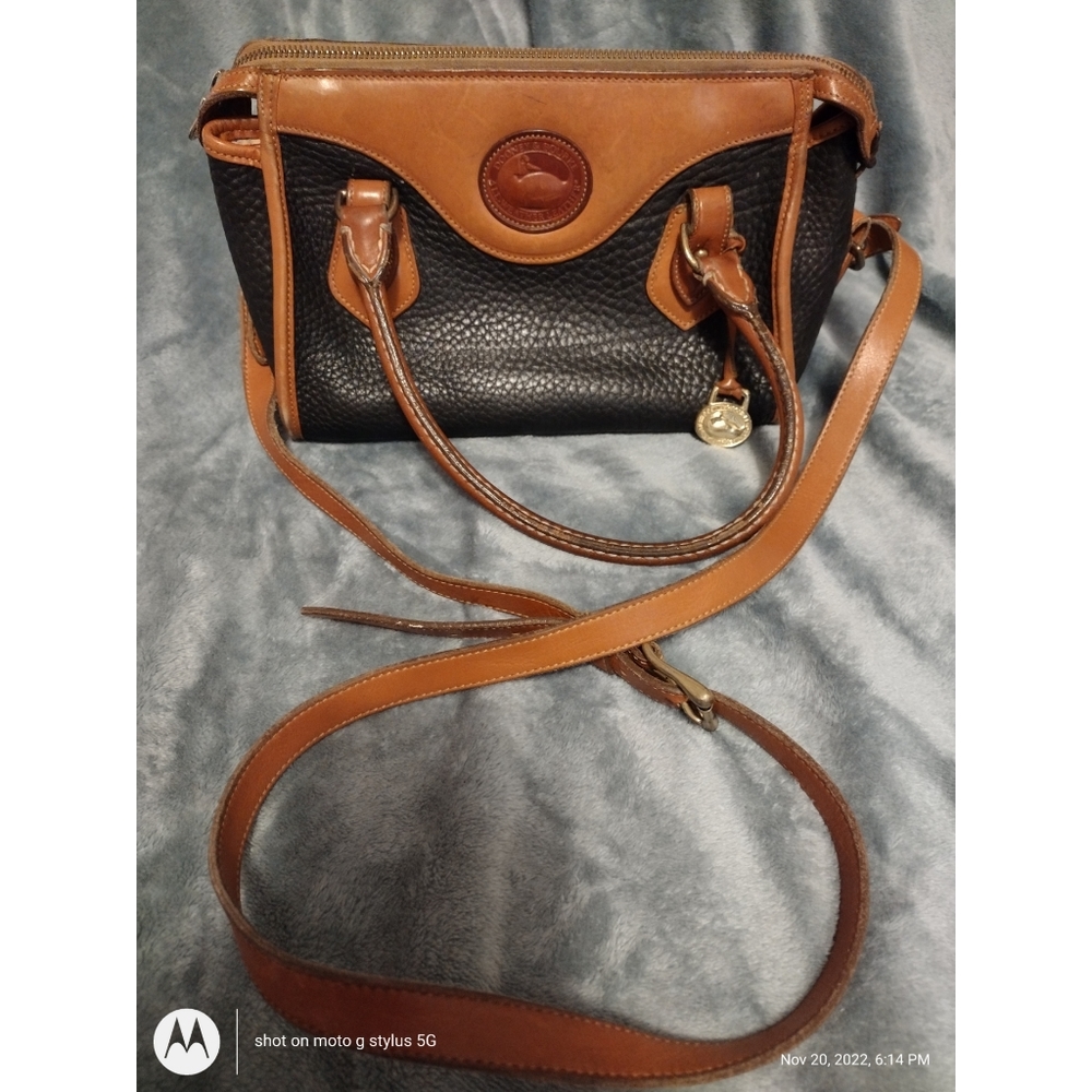 VINTAGE Dooney & Bourke All weather leather shoulder/satchel Zipper top
